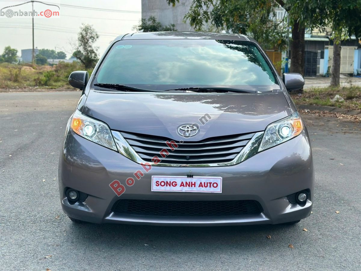 Toyota Sienna LE 3.5 2010