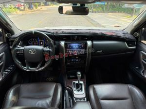Xe Toyota Fortuner 2.7V 4x2 AT 2020